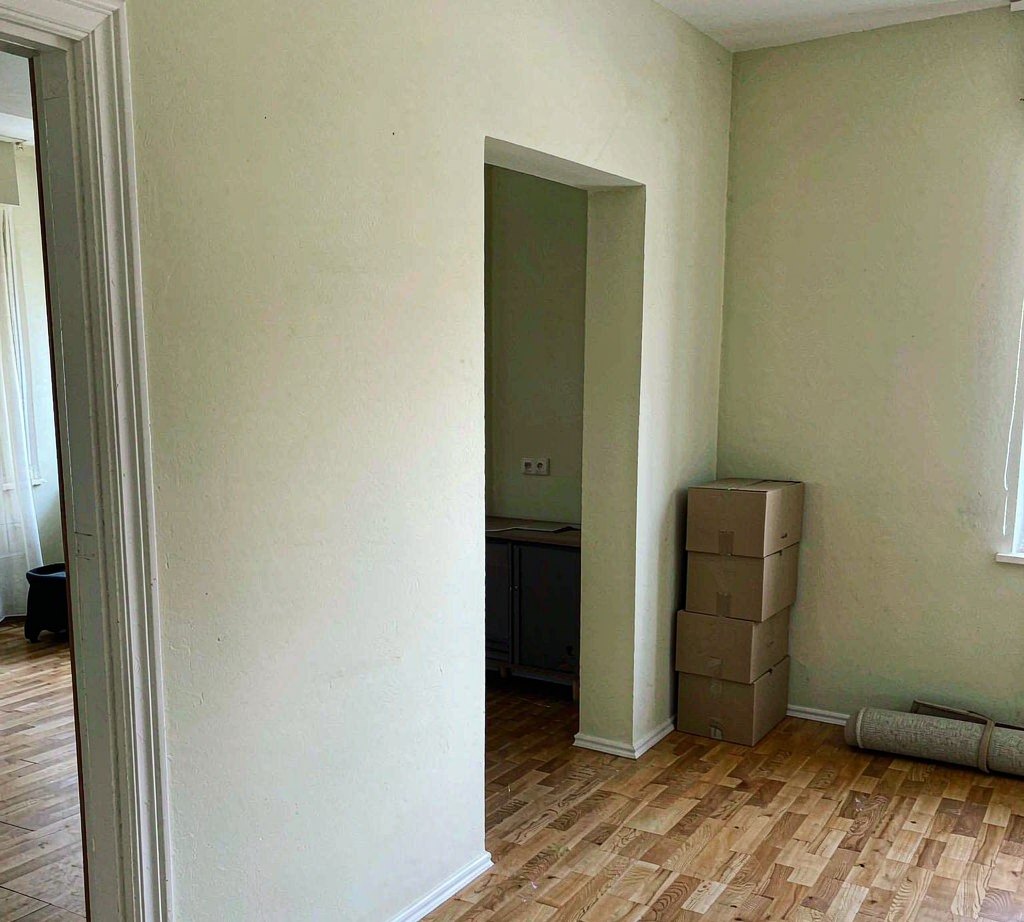 FAQ An empty rental flat on moving day with boxes ready to unpack