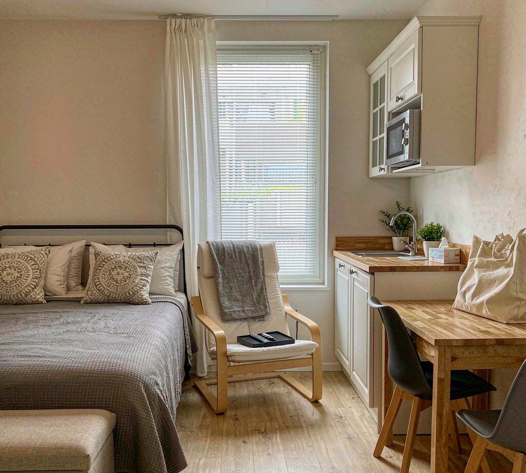 A compact studio flat with a single living space and kitchenette
